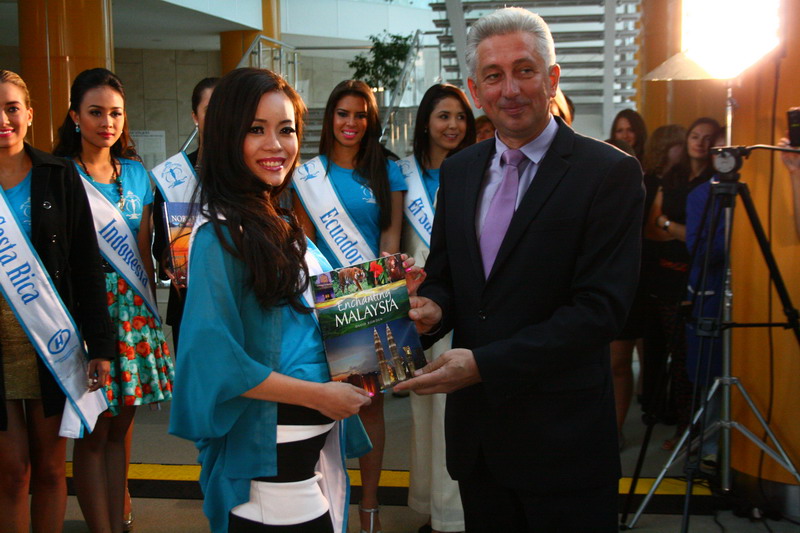 Gift of the participants of Miss Supranational–2013 to the National Library of Belarus