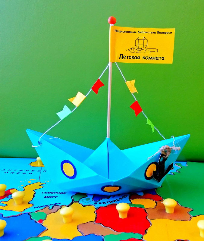«Маленький кораблик»: поделка в технике оригами.<br> Материалы: бумага, картон, деревянная палочка, клей, пластилин, нить.
