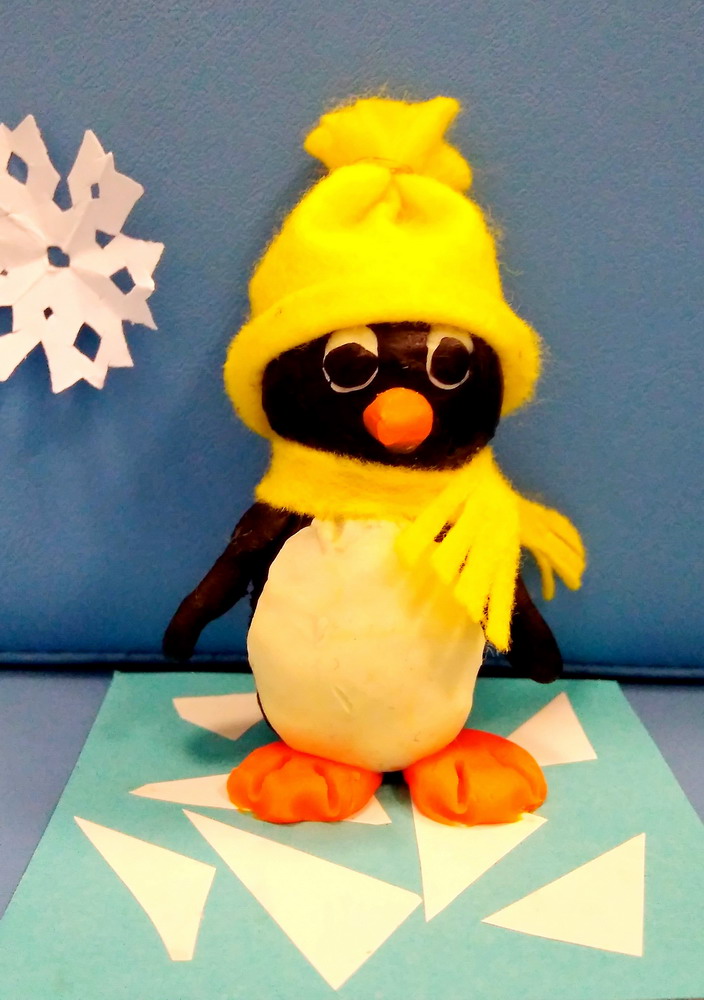 «Пингвин»: лепка из пластилина.<br> Материалы: пластилин, фетр, картон, бумага.> <span class=