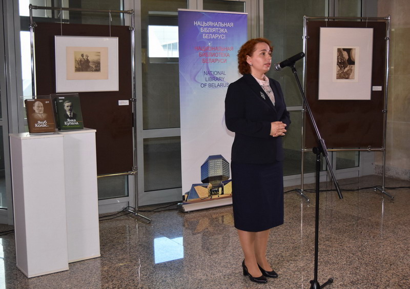 Песняры земли белорусской: в библиотеке открылась выставка, посвященная белорусским классикам
