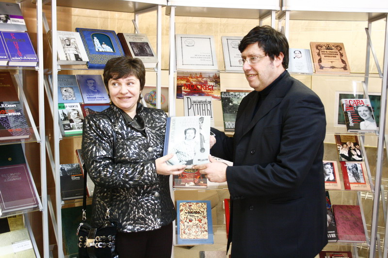 Handing of books to National Library of Belarus