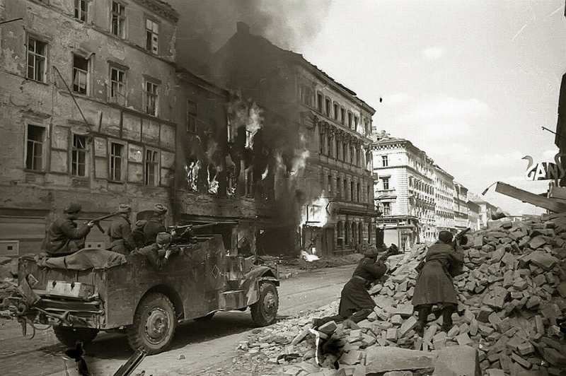 12 апреля 1945 года. 27 дней до Победы