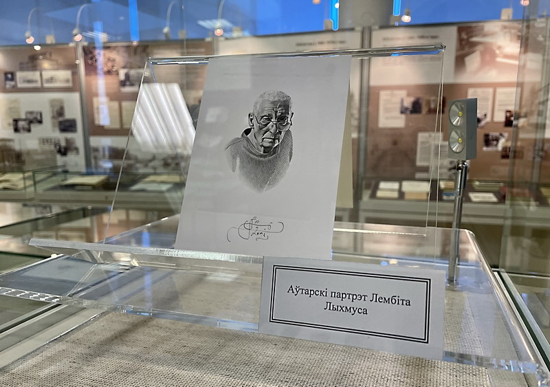 Большой космос в малом формате: в Национальной библиотеке открылась выставка «Резцовая гравюра: Лембит Лыхмус и венская школа»