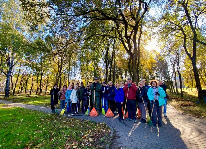 Нацыянальная бібліятэка Беларусі ўзяла ўдзел у восеньскім суботніку