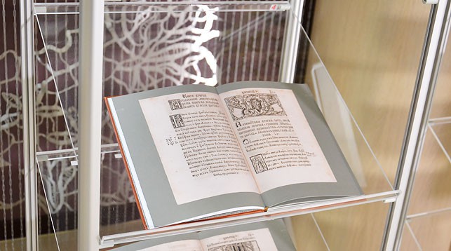 The facsimile Book Heritage of Francysk Skaryna  donated to the National Library of Spain