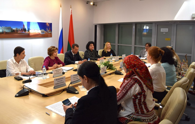 Belarus and Mordovia: Library hosts round table discussion on cooperation in the field of culture and education