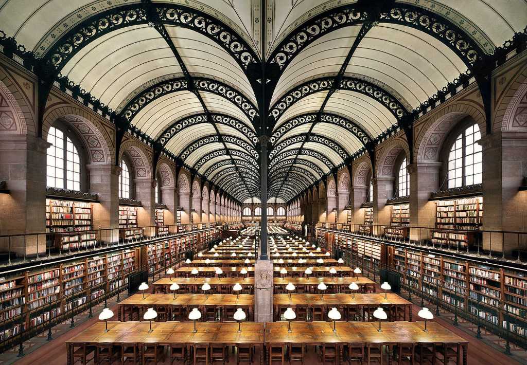 Библиотека Сент-Женевьев, во Франции