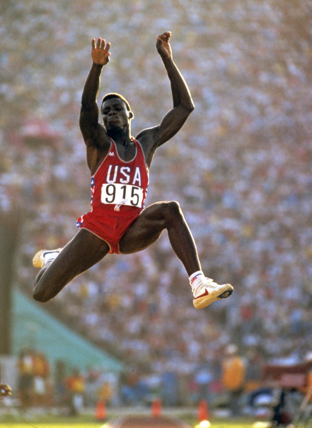 Карл Льюис на Олимпиаде в Лос-Анджелесе (США). 1984 г. Источник: https://evivid.ru
