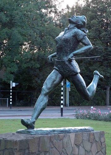 Памятнік Фані Бланкерс-Кун у Ратэрдаме. Крыніца:  http://athletics-sport.info